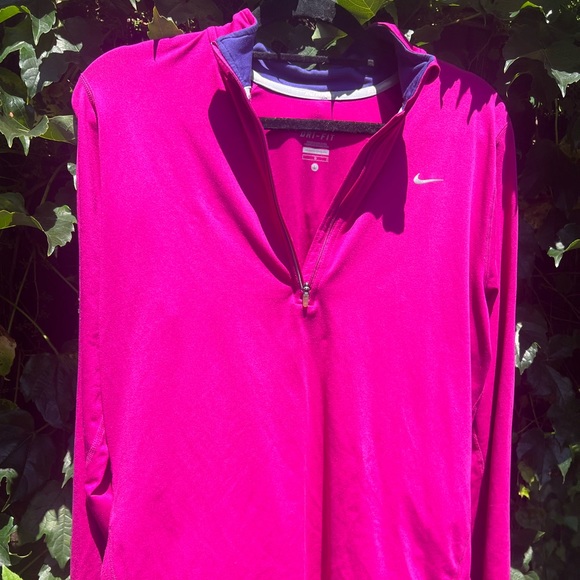 🚨SOLD🚨Dark pink Nike long sleeve - Picture 2 of 6